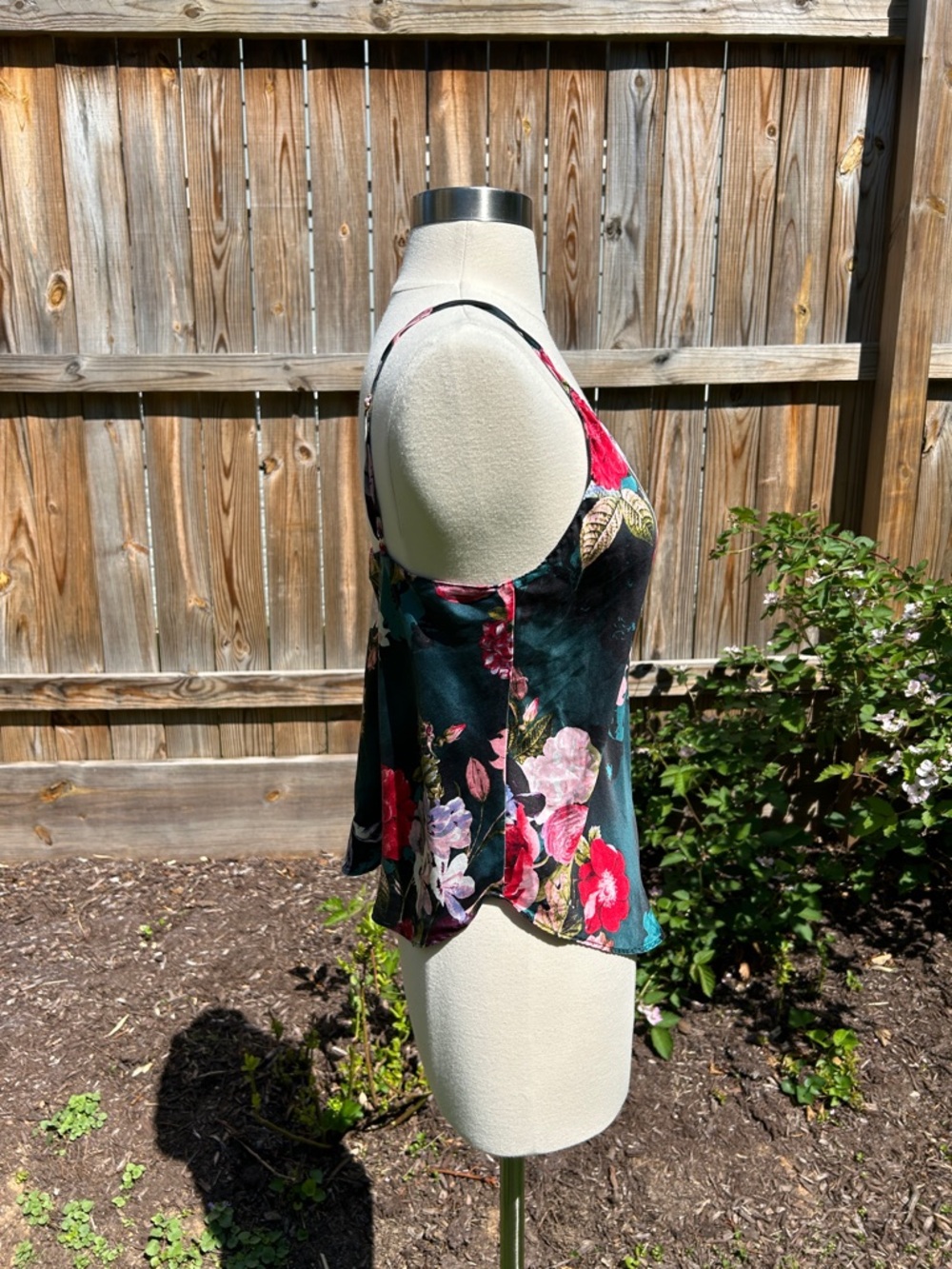 Victoria’s Secret 100% Silk Floral Cami Top Sleeveless Size M - Picture 3 of 9
